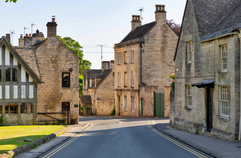 Cotswolds Summer Retreat -The Girls That Walk